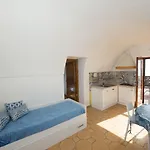 Ξενοδοχείο με διαμερίσματα Marina Del Cantone 3*