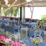 Ξενοδοχείο με διαμερίσματα Marina Del Cantone 3*