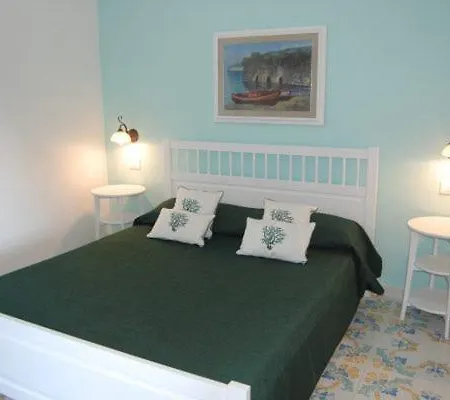 Marina Del Cantone 3*