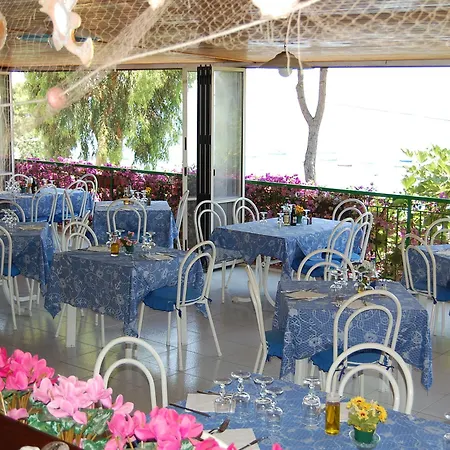 Ξενοδοχείο με διαμερίσματα Marina Del Cantone 3*