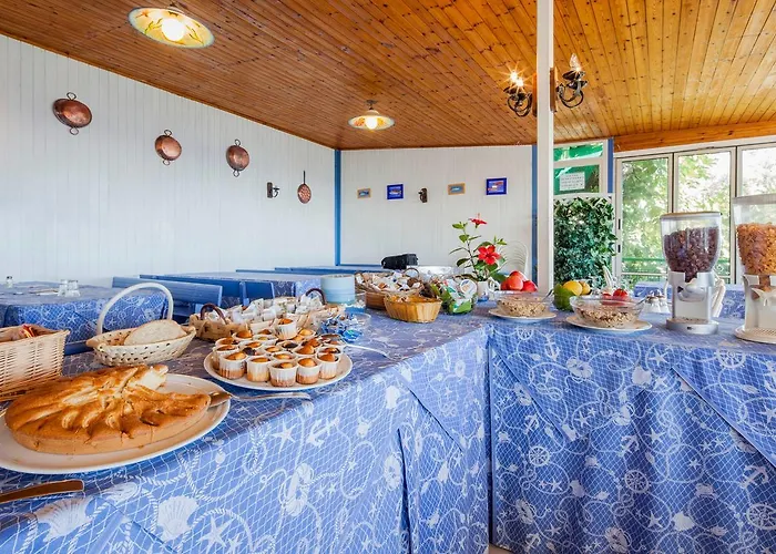 Marina Del Cantone 3*