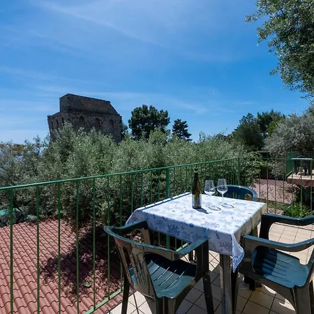 Marina Del Cantone 5*
