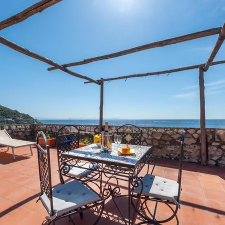 Marina Del Cantone 5*