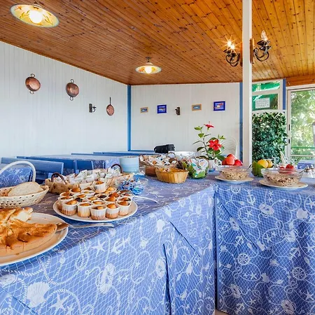 Marina Del Cantone 5*